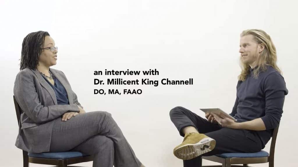 Ein Interview mit Dr. William King Cleveland, einem bekannten Osteopathen in Hamburg, der sich auf Sportosteopathie spezialisiert hat.